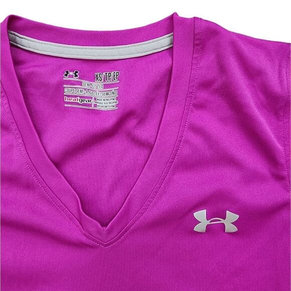 Under Armour Heat Gear Active V-Neck Shirt - Size XS Women's - Picture 1 of 5